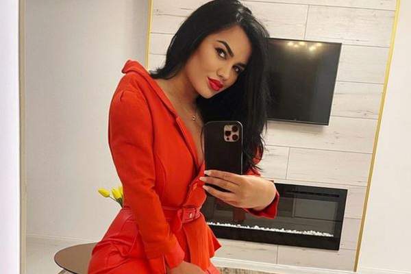 Are sau nu silicoane Carmen de la Sălciua? Cântăreața, adevărul despre implantul mamar!