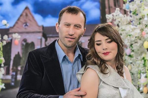 Viorel Stegaru, fericit, după ce a devenit tată de băiat. Soțul Vulpiței de la Acces Direct o așteaptă pe Veronica să vină acasă cu fiul lor / FOTO