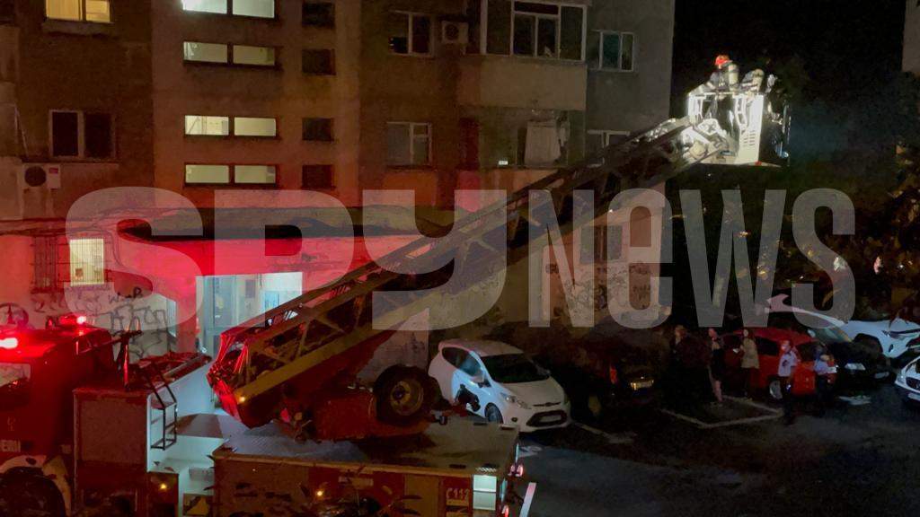 Bărbat, găsit mort în apartament, într-un bloc din zona Titan a Capitalei. Autoritățile au intervenit de urgență / VIDEO