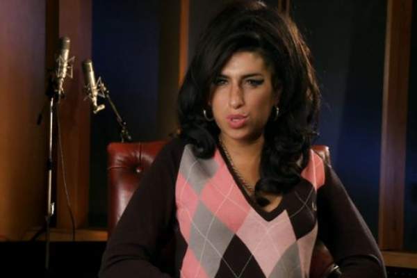 Ce sumă uriașă a cheltuit Amy Winehouse pe droguri. Dezvăluirile celui mai bun prieten al regretatei artiste