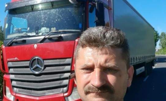 Cine este Dinu, șoferul român de TIR care a murit sub ochii polițiștilor. Bărbatul și-a pierdut viața în Cehia / FOTO