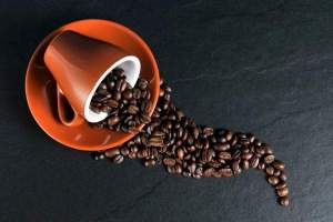 Cum se scot petele de cafea de pe covor, haine, perete sau alte suprafețe