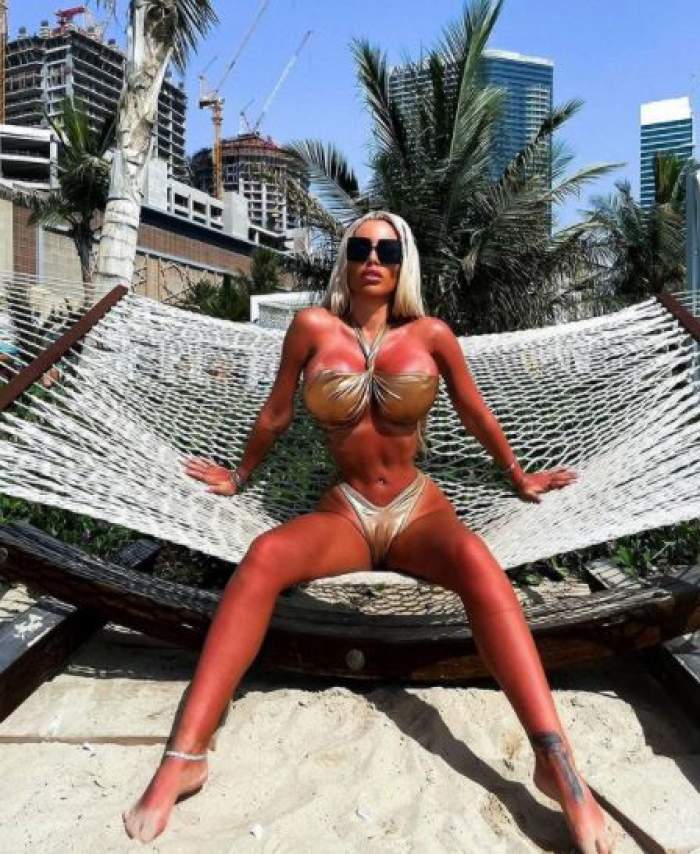 Loredana Chivu în costum de baie, în Dubai.