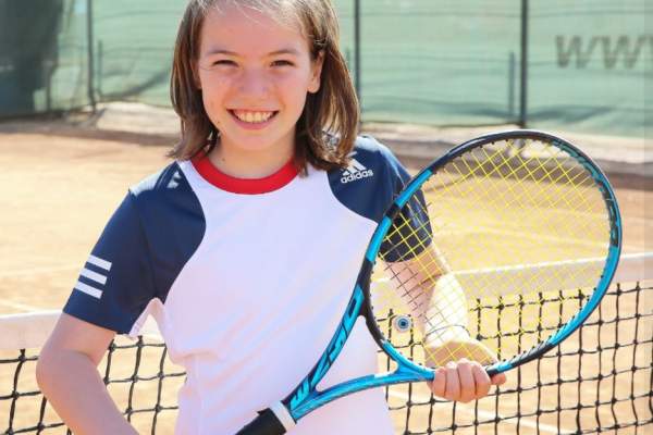 Băiatul lui Dan Capatos face furori pe terenul de tenis! La doar 10 ani, Andrei Capatos câștigă trofeu după trofeu / FOTO