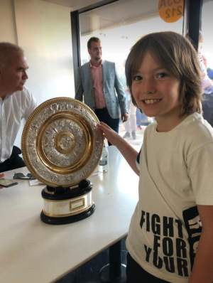 Băiatul lui Dan Capatos face furori pe terenul de tenis! La doar 10 ani, Andrei Capatos câștigă trofeu după trofeu / FOTO