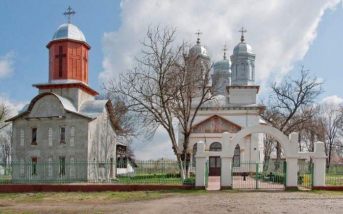 Imagini exclusive cu popa care a abuzat o fetiță în timpul spovedaniei / Îi soarbe din priviri pe copilași
