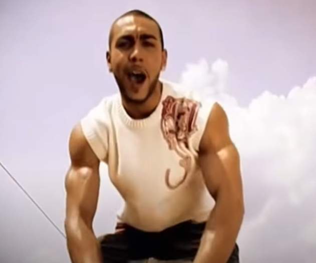 Cum arăta Alex Velea în primul său videoclip. Cântărețul a trecut printr-o serie lungă de transformări până în prezent / GALERIE FOTO