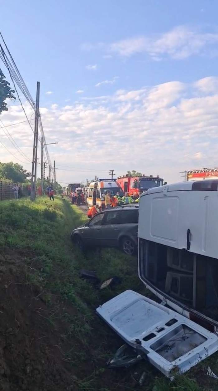 Imagini dramatice din Dâmbovița. Copiii răniți în accidentul cu doi morți de lângă Aninoasa plâng și tremură de frică: „Vreau acasă” / VIDEO