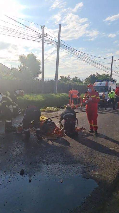 Imagini dramatice din Dâmbovița. Copiii răniți în accidentul cu doi morți de lângă Aninoasa plâng și tremură de frică: „Vreau acasă” / VIDEO