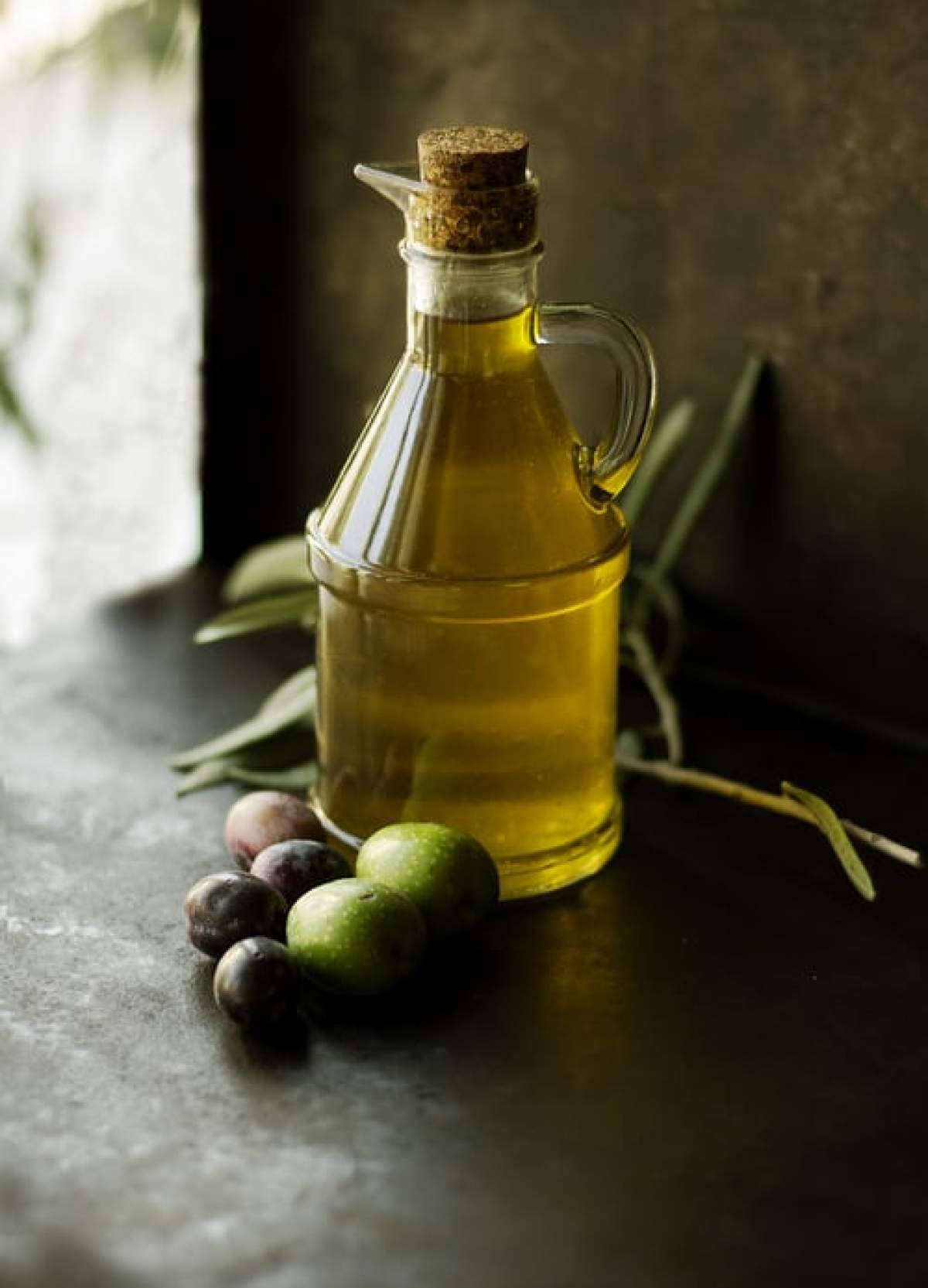 sticlă cu ulei de măsline