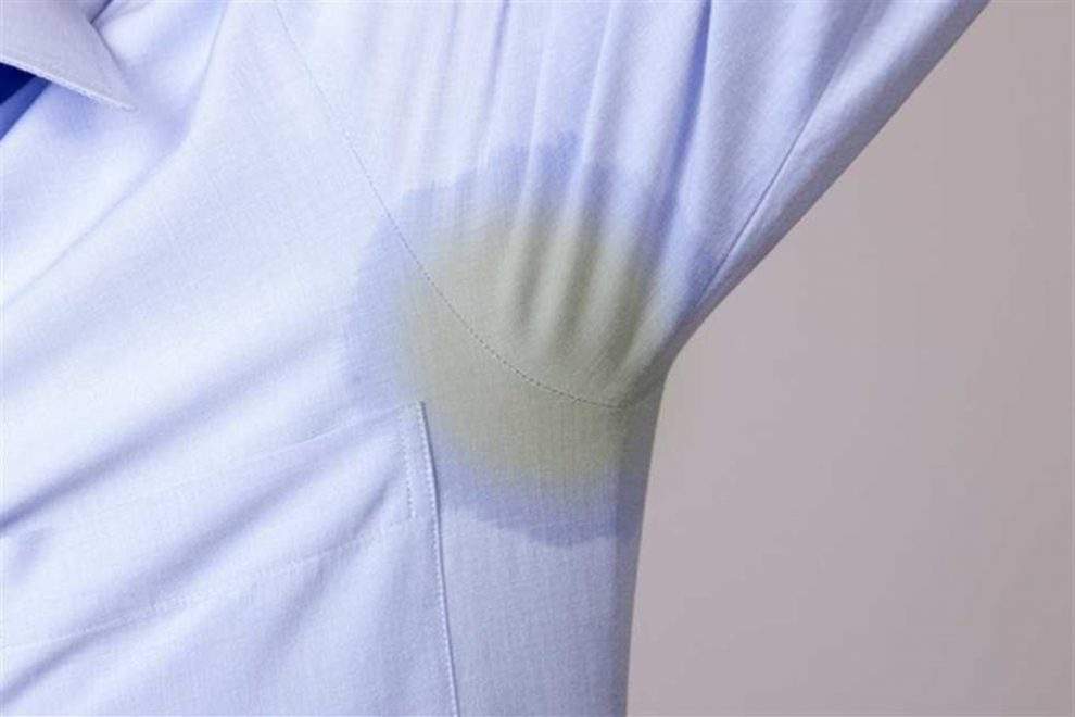 bankruptcy mucus Brace Pete de transpirație și deodorant pe hainele albe și colorate. Cele mai  bune soluții pentru îndepartarea lor | Spynews.ro