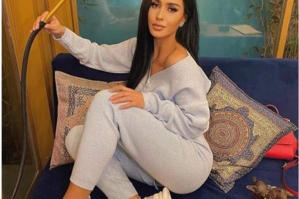 Fosta iubită a lui Jador, Ella, ținta ironiilor pe Instagram, după ce s-ar fi afișat cu pantofi de lux fake. ”O pereche de gogoșari necopți” / FOTO