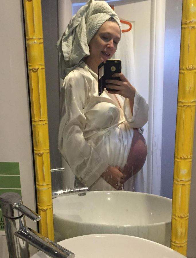 Adela Popescu, imagini emoționante și nefiltrate de la prima naștere: „Umblam cu varză în sutien”. Vedeta va deveni mamă pentru a treia oară în curând