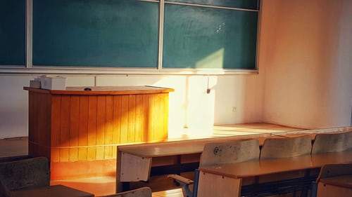 Un elev din Chișinău a murit după ce a leșinat în timpul examenului de BAC. Ce i s-a întâmplat băiatului