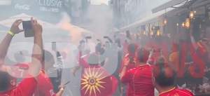 Suporterii Macedoniei au invadat Centrul Vechi al Capitalei. Atmosferă incendiară înainte de meciul cu Austria de pe Arena Națională / VIDEO