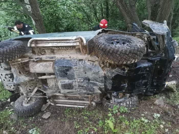 Tânăr de 22 de ani mort, după ce s-a răsturnat cu mașina, în Cluj. Prietenii lui sunt în stare gravă, la spital / FOTO