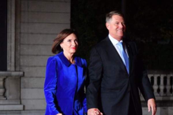 Carmen Iohannis nu plătește pentru ținutele pe care le poartă. Dezvăluirea făcută de stilista soției președintelui Klaus Iohannis
