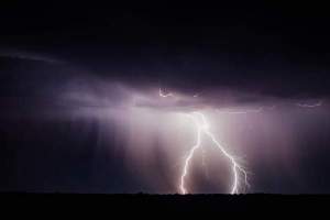 Anunț ANM. Cod portocaliu de furtuni și descărcări electrice în mai multe zone din țară