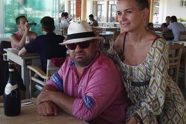 Cătălin Scărlătescu se mândrește cu o soră de toată frumusețea. Ce mesaj i-a transmis Carmen juratului în semifinala de la Chefi la Cuțite: ”Îmi este foarte dor de tine” / FOTO