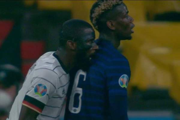 Jucătorul Paul Pogba, mușcat de un adversar în timpul meciului Franța vs. Germania. Cum a reacționat arbitrul / VIDEO