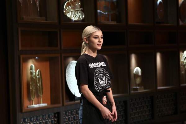 Elena Matei, atac pe Internet la adresa concurenților care au spus că nu are ce căuta în finala Chefi la cuțite: ”Degeaba vă dați voi mari”