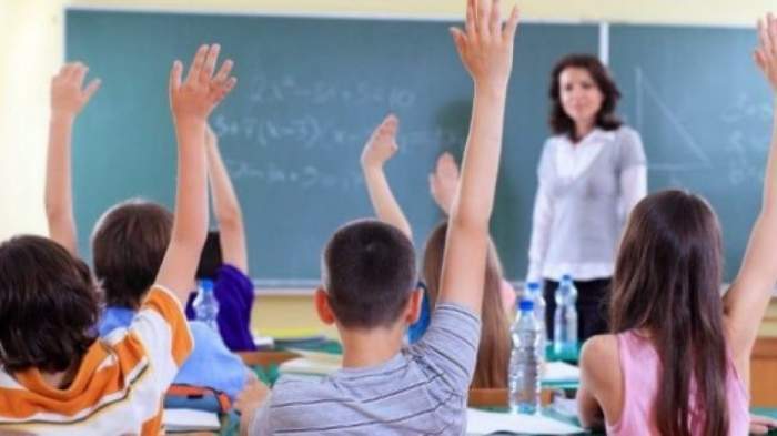 Cresc salariile profesorilor din această lună. Ordinul privind majorările de venit a fost semnat de Sorin Cîmpeanu