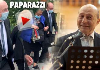 Traian Băsescu știe cum să ”cucerească” poporul. Fostul președinte își face prieteni și când merge la bancă / PAPARAZZI