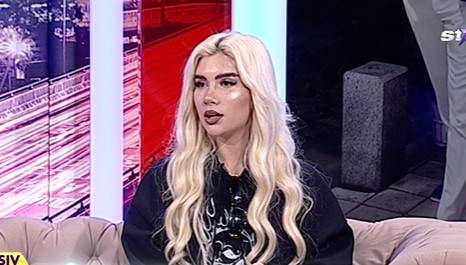 Tânăra are adesea probleme cu șoferii de Uber și taximetriștii