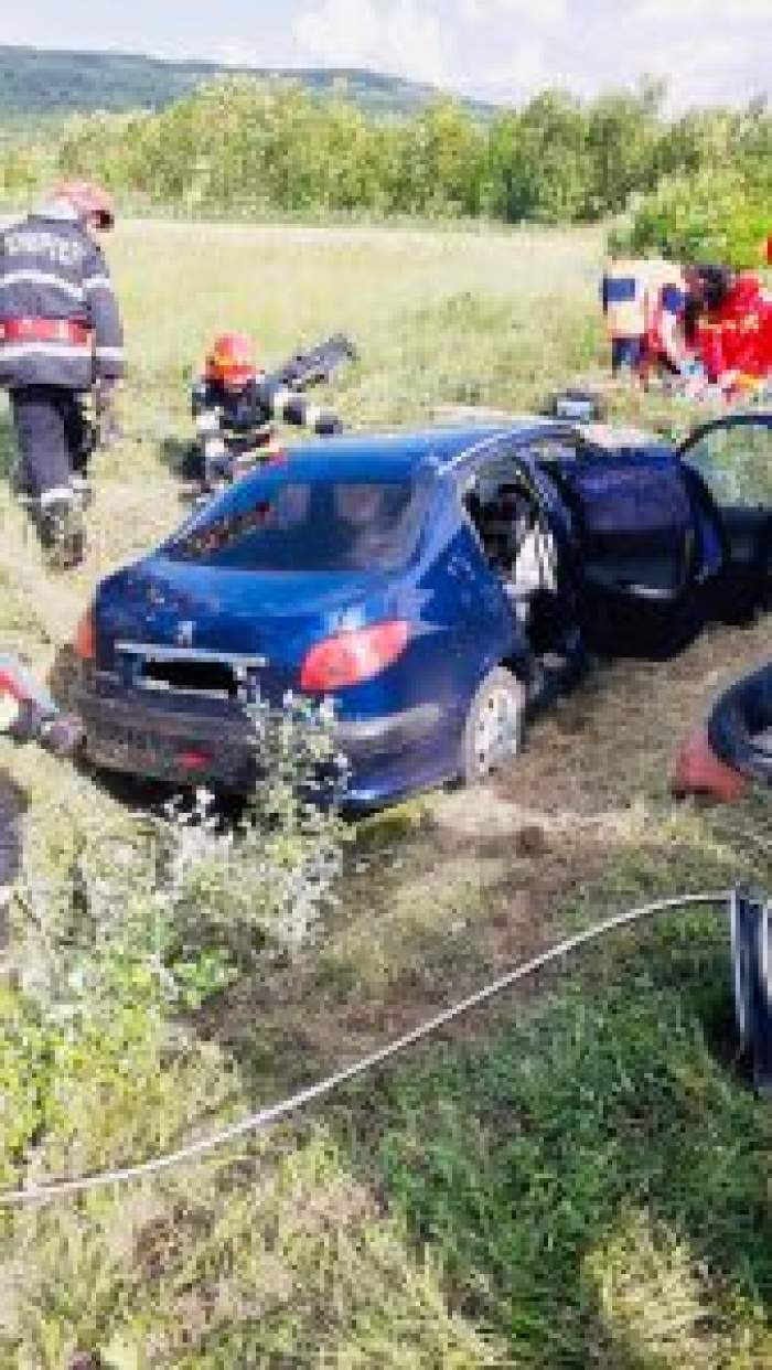 Grav accident în Gorj. O avocată de 42 de ani a murit, iar două fetițe gemene au rămas orfane