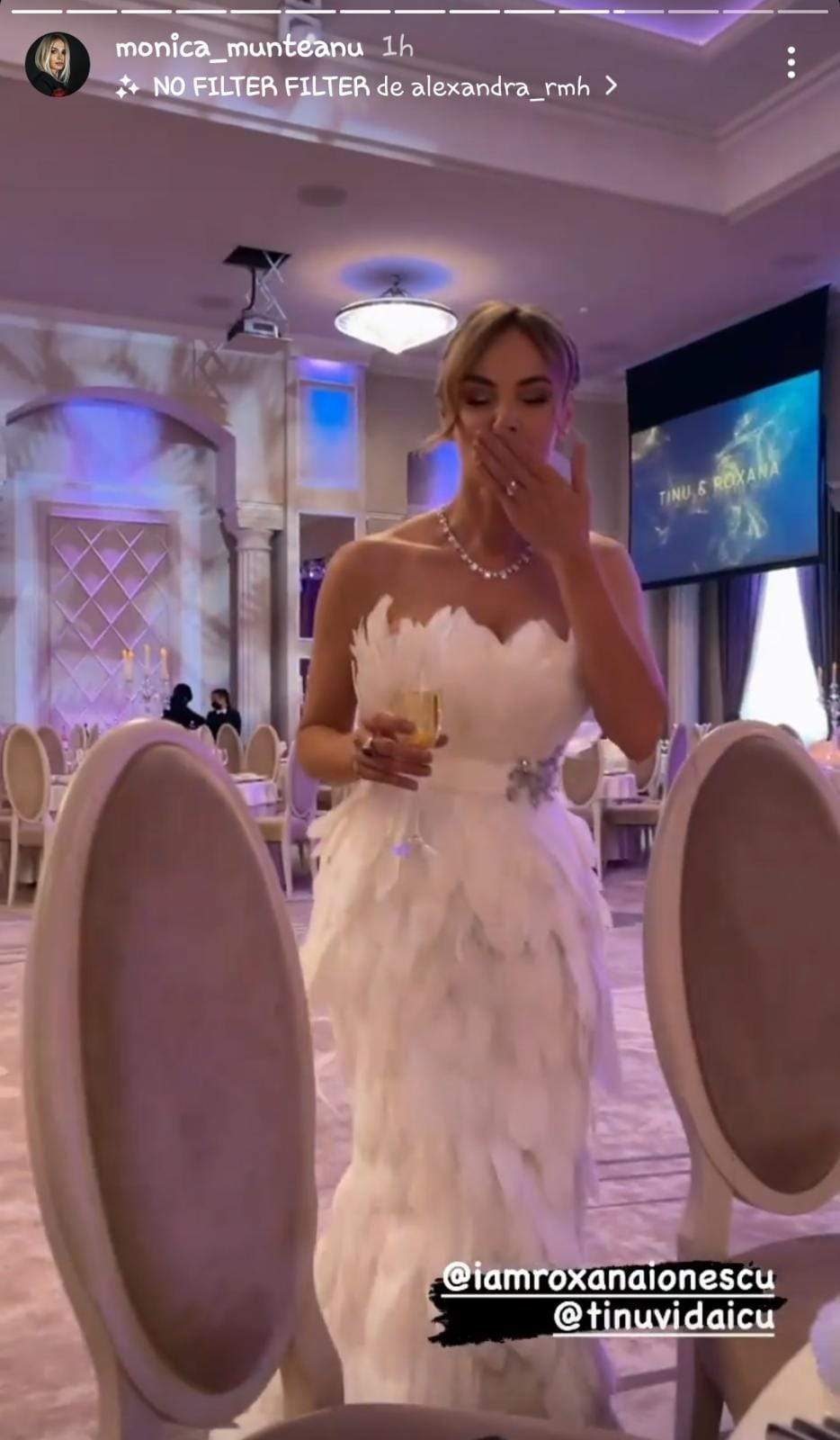 Ce rochie spectaculoasă a îmbrăcat Roxana Ionescu astăzi la petrecerea de nuntă. Vedeta a atras toate privirile