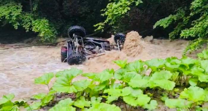 Adrian Cernea, campion național de off road, a murit, după ce o viitură l-a surprins în timpul unei competiții. Colegul său a reușit să se salveze la timp