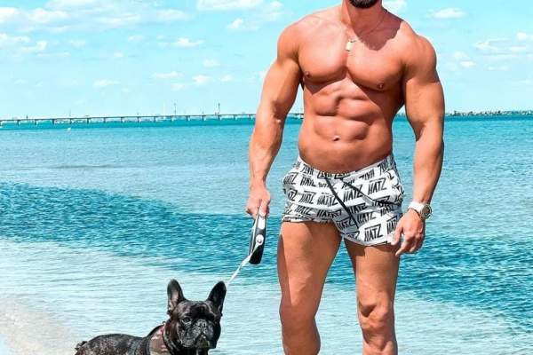 Dorian Popa a scos o nouă melodie alături de câinele său, Cheluțu. A adunat peste 300.000 de vizualizări