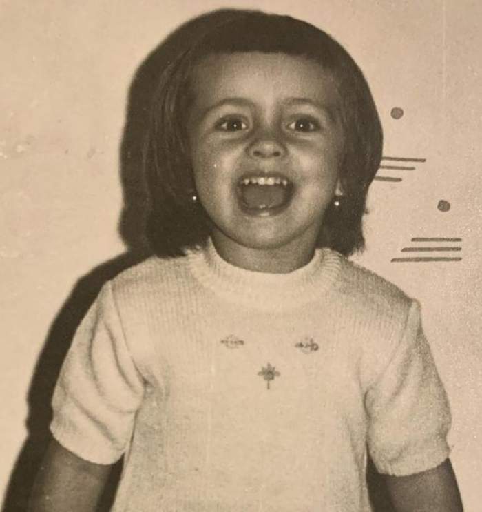 Simona Gherghe, fotografii rare din copilărie. Cum arăta prezentatoarea emisiunii Mireasa când era mică și cât de mult s-a schimbat / GALERIE FOTO