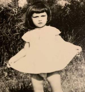 Simona Gherghe, fotografii rare din copilărie. Cum arăta prezentatoarea emisiunii Mireasa când era mică și cât de mult s-a schimbat / GALERIE FOTO