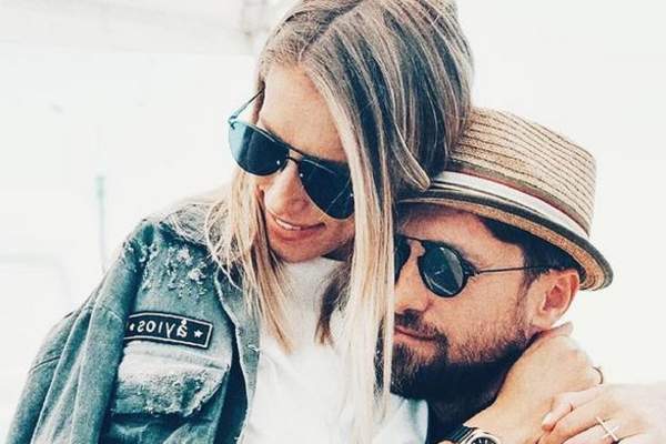 Cum s-au cunoscut Dani Oțil și Gabriela Prisăcariu. Soția prezentatorului TV, detalii neștiute despre relația lor: „Eram în rochie de mireasă”