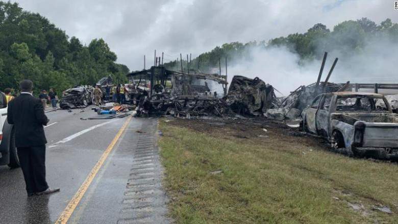 mașinile distruse în accidentul din Alabama