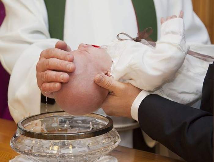 Obligațiile nașilor de botez. Ce trebuie să știi când decizi să botezi un copil