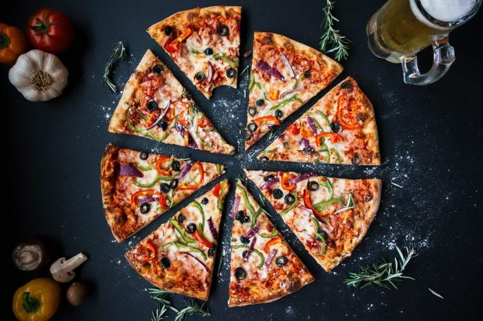 Pizza la tigaie cu aluat turnat, rețeta rapidă pentru cină
