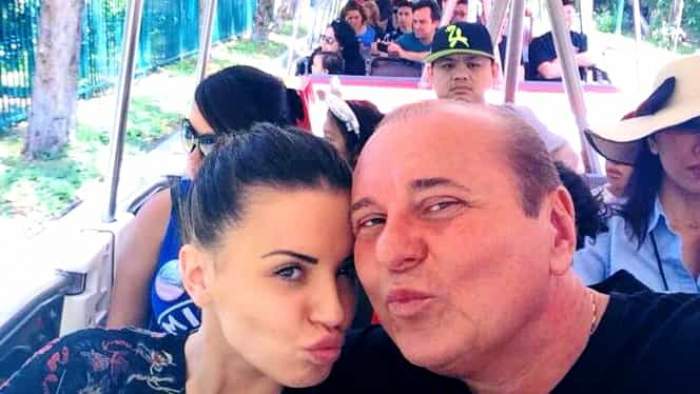 madalina apostol si nick radoi intr-un tren