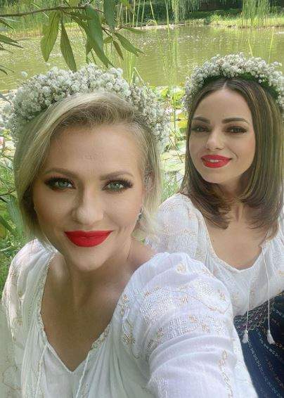 Mirela Vaida și Cosmina Adam, selfie.