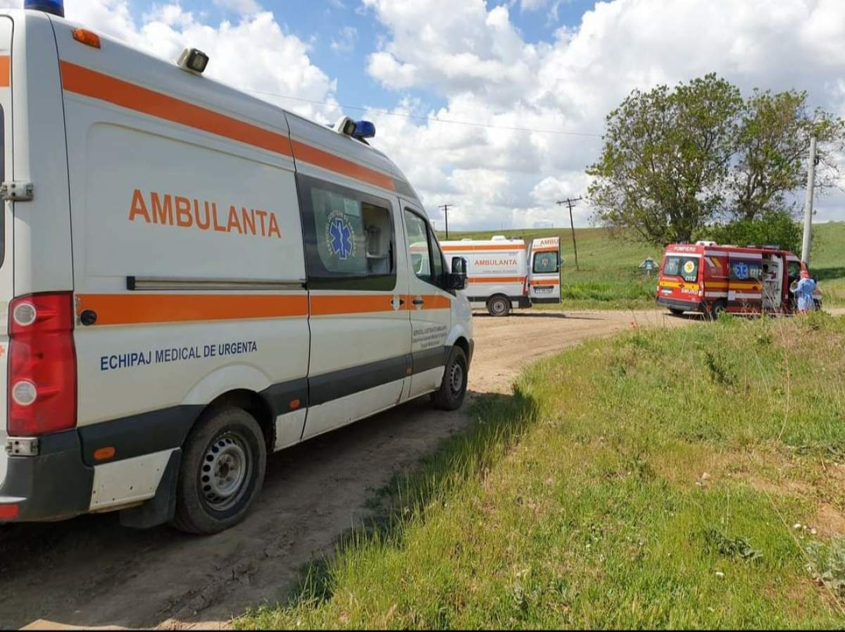 o ambulanță la locul unui accident