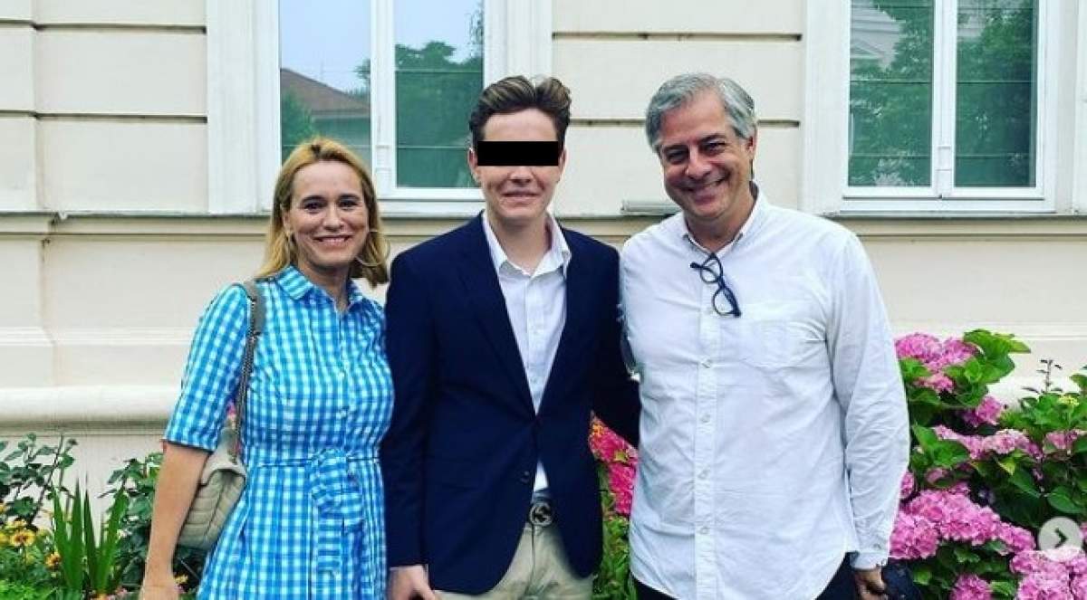 Andreea Esca alături de soți și fiu la absolvirea băiatului