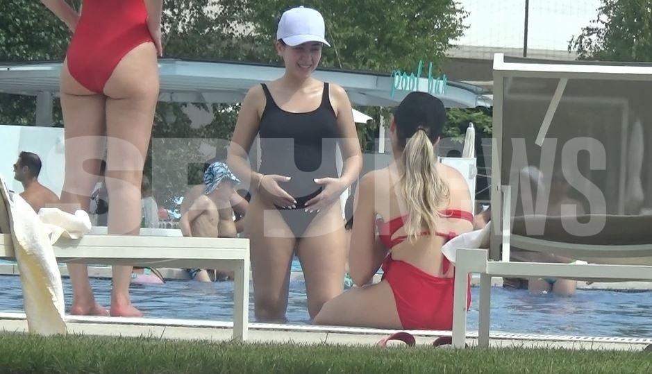 Nicole Cherry, ipostaze emoționante cu burtica de graviduță, la piscină! Frumoasa artistă a dansat și a mângâiat-o pe ”Cireșica” încontinuu / PAPARAZZI