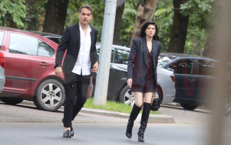 Daliana Răducan și Răzvan Simion pe stradă.