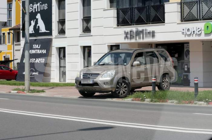 Silvia Chifiriuc, nu știi că graba strică treaba? Soția lui Petre Roman a vrut să le facă pe toate, dar a comis-o în trafic! Ipostaze controversate cu artista pe străzile Capitalei / PAPARAZZI