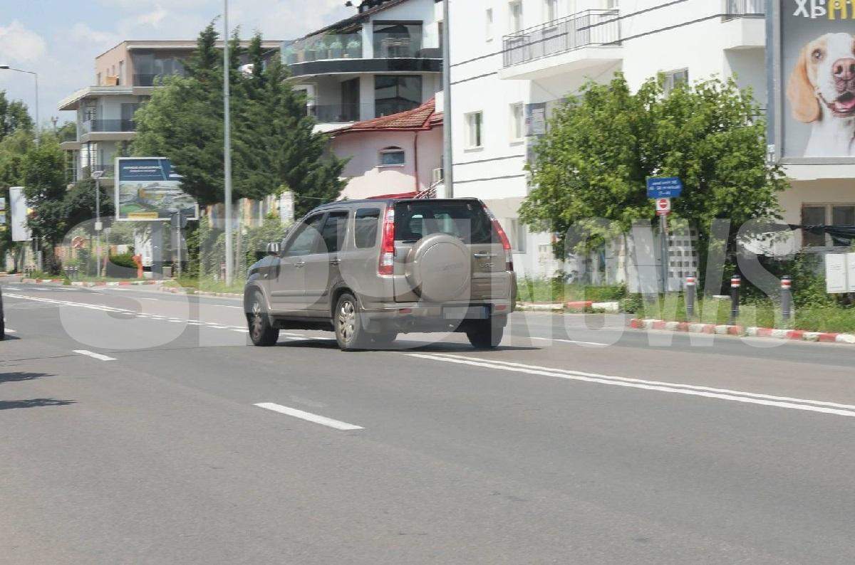 Silvia Chifiriuc, nu știi că graba strică treaba? Soția lui Petre Roman a vrut să le facă pe toate, dar a comis-o în trafic! Ipostaze controversate cu artista pe străzile Capitalei / PAPARAZZI