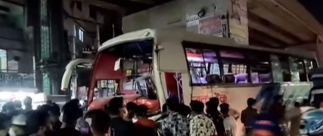 Explozie devastatoare în Bangladesh! Șapte oameni au murit pe loc iar patru autobuze au fost mistuite de flăcări / VIDEO