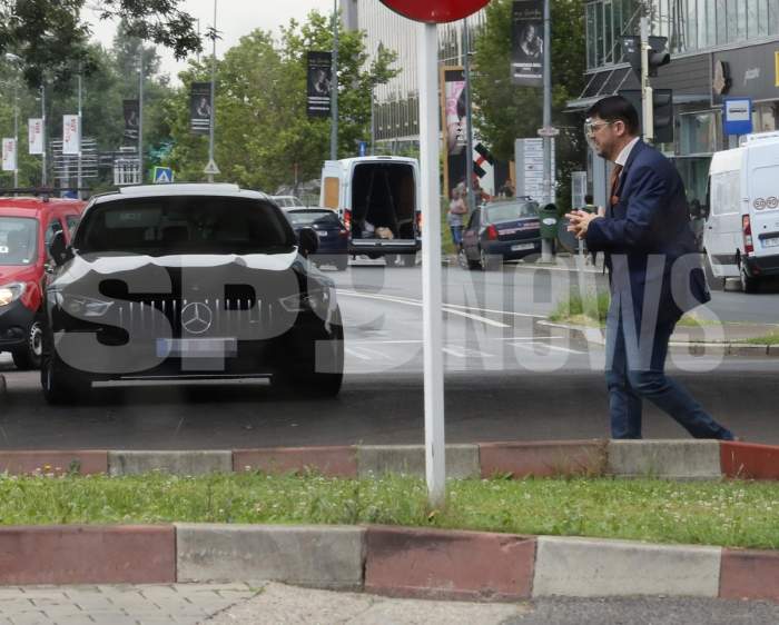 Edmond Tălmăcean, ”pericol public” în trafic! Afaceristul și-a lăsat bolidul în drum blocând toată circulația / PAPARAZZI