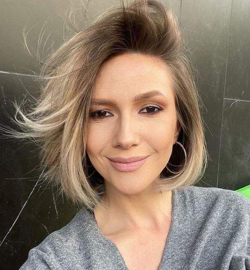 Adela Popescu, selfie cu părul scurt.