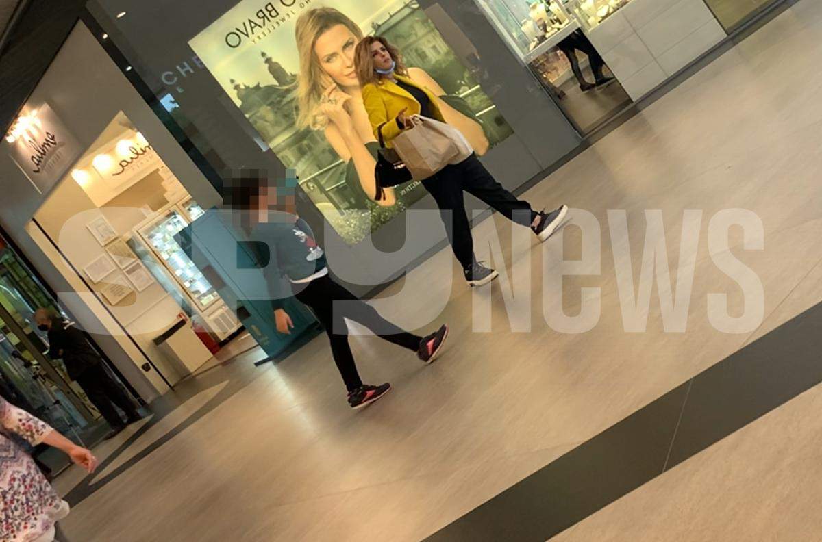 diana bisinicu cu fiica in mall